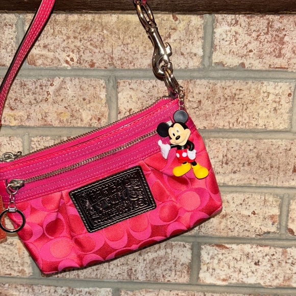 Mickey Mouse keychain - Picture 1 of 5